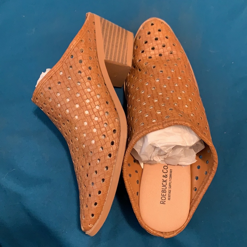 Roebuck & Co. (Heritage) heeled open ended boot, size 6.